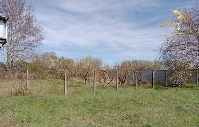 Pekný rovinatý pozemok v Poľnom Kesove